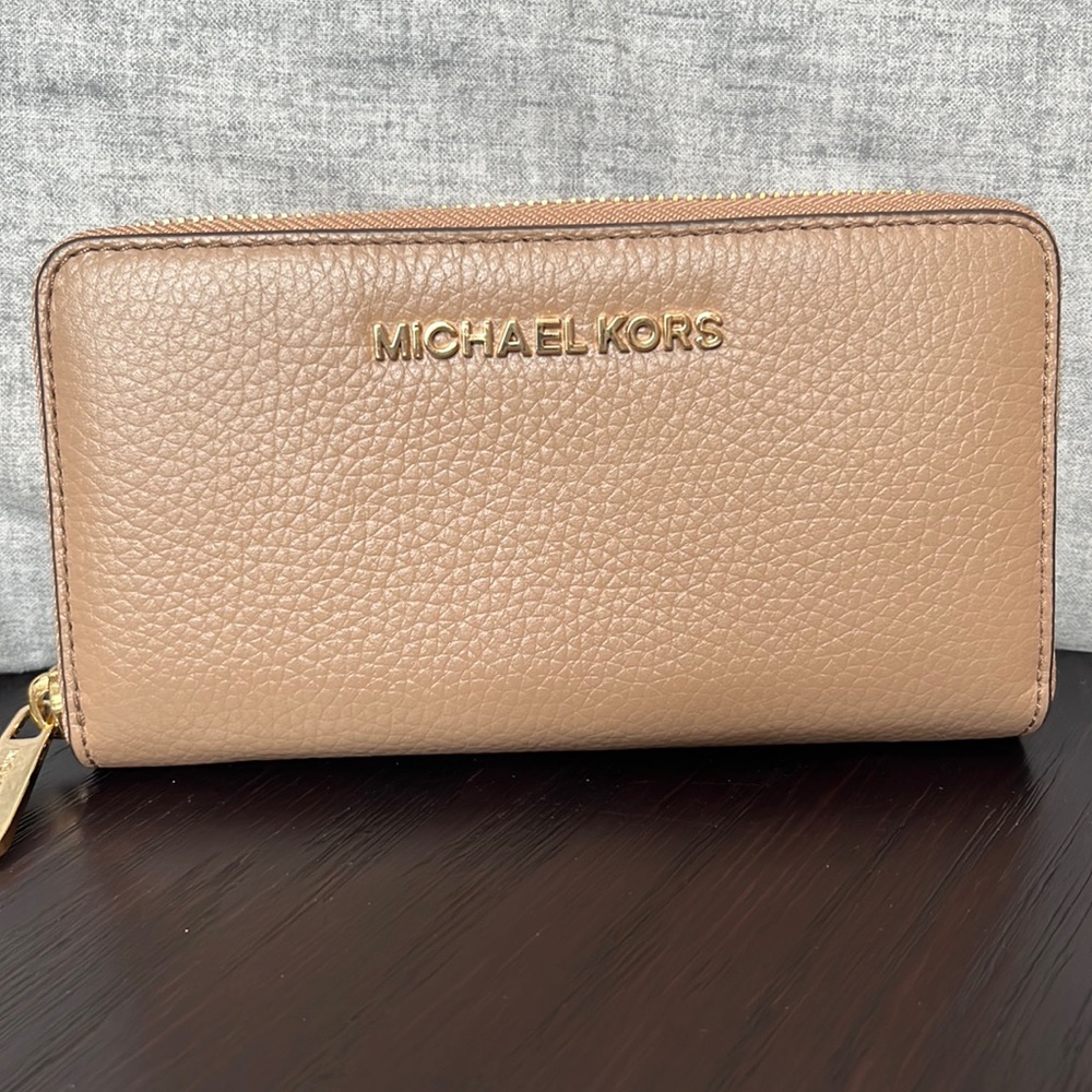 NWOT Michael Kors Tan Zipper Wallet